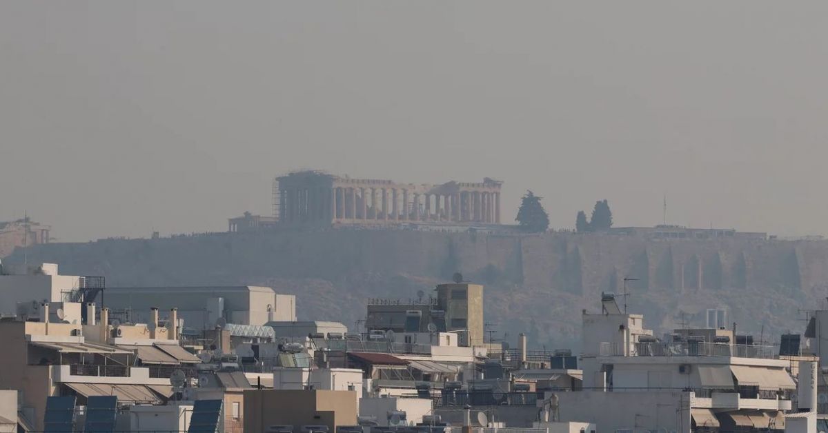 Οι τουρίστες ακυρώνουν τις διακοπές τους στην Ελλάδα λόγω πυρκαγιών