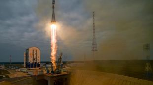 Първа мисия на Москва до спътника на Земята от 47