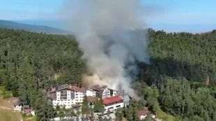 Пожар в хотел на хижа Здравец няма пострадали Евакуирани са