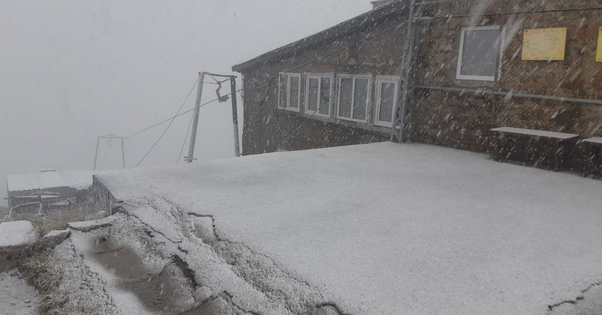 Сняг заваля за втори път на връх Мусала в Рила,