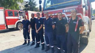 Шестима огнеборци от Пожарната служба в Шумен потеглиха в сряда