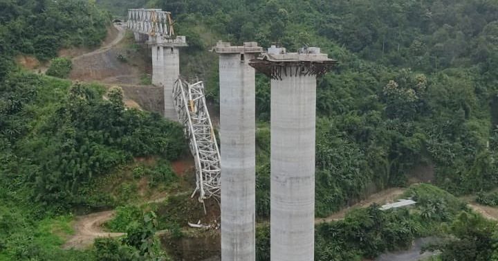 Железопътен мост в процес на строителство се срути в североизточния