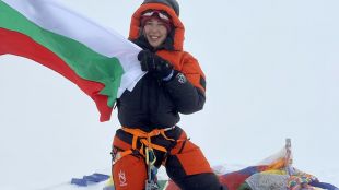 Силвия Аздреева първата българка която изкачи връх К2 се