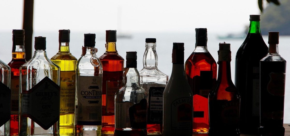 Над 13 000 бутилки фалшиво уиски бяха унищожени в периода