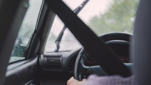 Неопитните шофьори да бъдат подложени на изпитателен срок от най малко