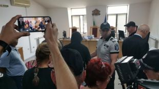 Районният съд в Пловдив остави за постоянно в ареста петима