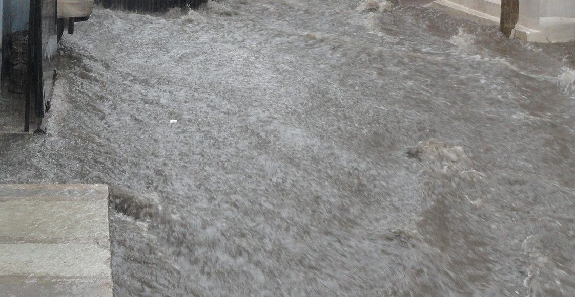 Проливни дъждове предизвикаха наводнения и свлачища в черноморските окръзи Ризе,