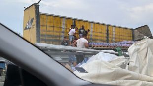 Тир разпиля бутилки с вода по магистрала Тракия Инцидентът стана