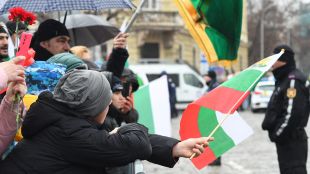 69 3 от българите не подкрепят промяна на националния празник докато