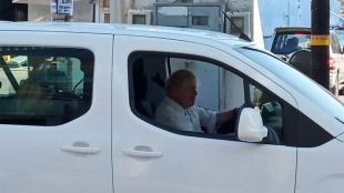 Бившият британски премиер Борис Джонсън пристигна в гръцкия курорт Каристо