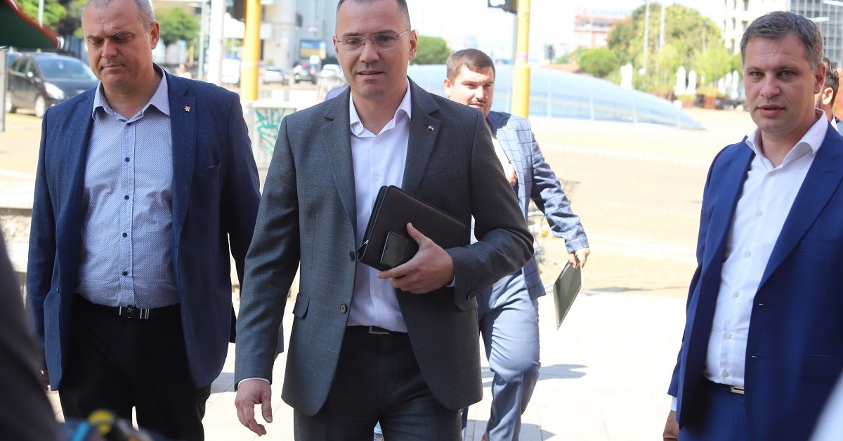 Съпредседателите на ВМРО Александър Сиди, Искрен Веселинов и Ангел Джамбазки