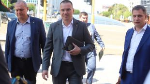 Съпредседателите на ВМРО Александър Сиди Искрен Веселинов и Ангел Джамбазки