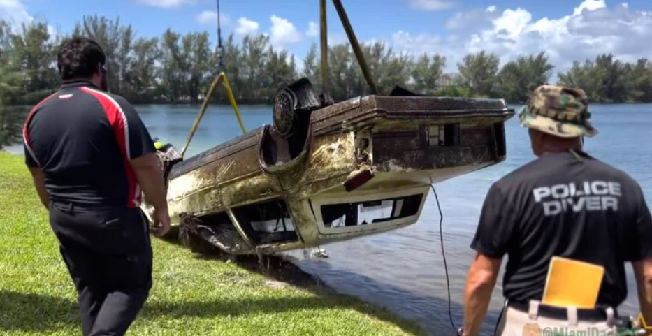 Общо 32 автомобила са били открити в езеро във Флорида,