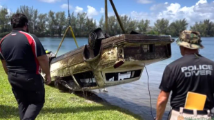 Общо 32 автомобила са били открити в езеро във Флорида