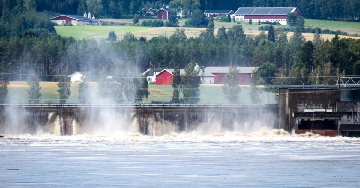 Язовирна стена на норвежка река частично се срути днес, а