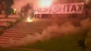 Ново нападение над Паметника на Съветската армия Футболни фенове нападнаха