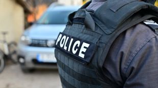 Полицията в Пловдив арестува 10 души участвали в организирана престъпна