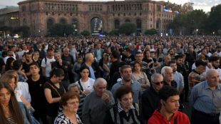 Протести в Ереван след примирето в Нагорни Карабах