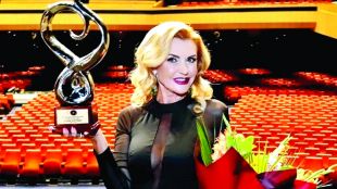 Нели Рангелова с голямата награда от фестивала „София“