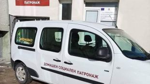 Кола на Домашния социален патронаж към Община Самоков падна в