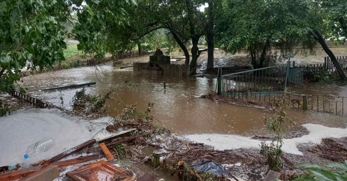 След водното бедствие в Царево, местните хора се оплакват, че