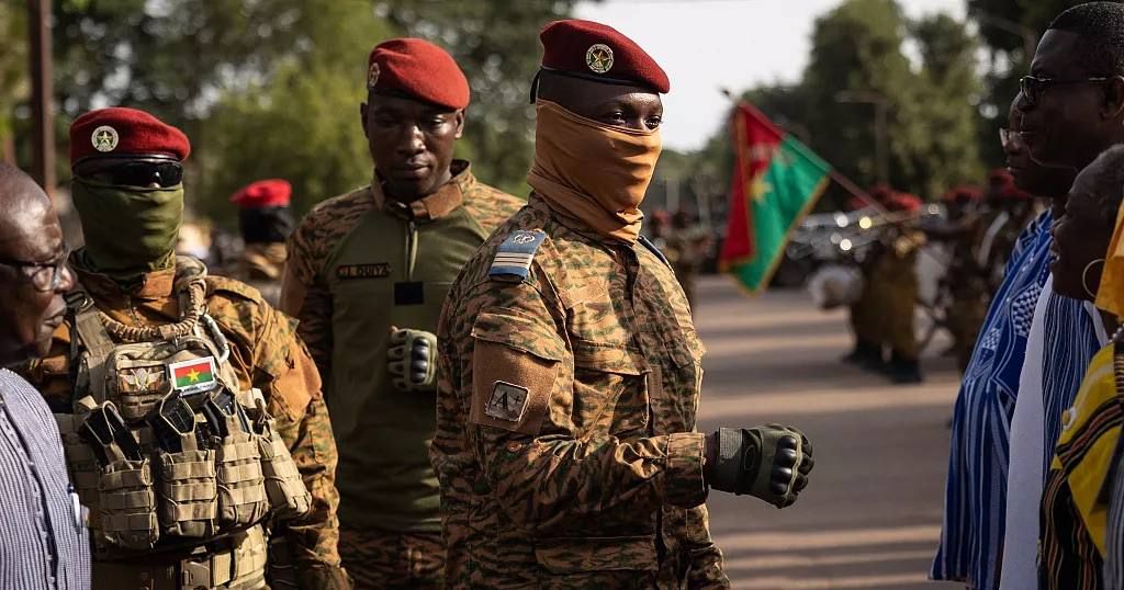 Управляващата хунта в Буркина Фасо ще остане на власт още