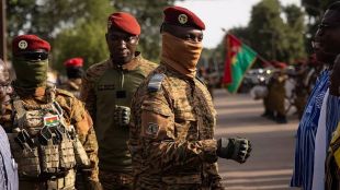 Военната хунта в Буркина Фасо е наредила на френския военен