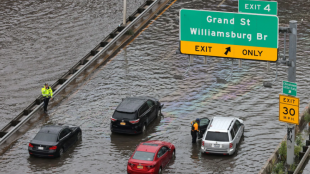 Извънредно положение в Ню Йорк, градът е под вода