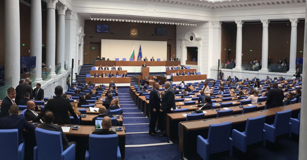 Председателят на парламента Росен Желязков обяви за прекратени правомощията на
