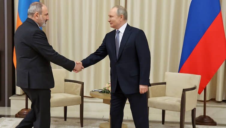 Руският президент Владимир Путин и арменският премиер Никол Пашинян обсъдиха