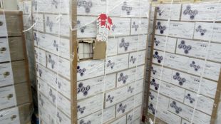 Митнически служители от ТД Митница Русе задържаха голямо количество опаковки