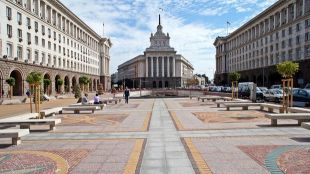 Парламентът ще гласува втория вот на недоверие към кабинета Денков