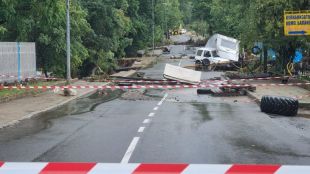 Бедственото положение в община Царево засега остава в сила продължават