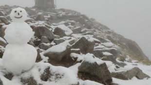 Първи снежен човек в България посред лято Температурата на връх