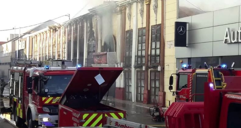 Издирват още хора в неизвестностНай-малко 13 души загинаха в пожар