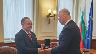 Председателят на Народното събрание Росен Желязков награди вчера доц д р