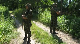 Министерството на отбраната усилва охраната на държавната граница съобщиха от