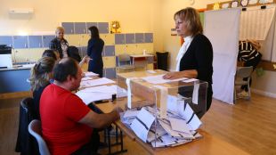 В страната се провежда втори тур на местните избори Гласуваме