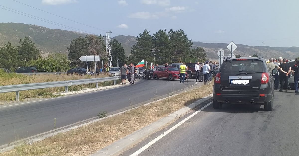 Заради протест е ограничено движението по първокласния път София-Бургас при