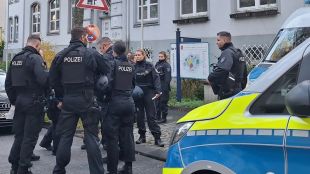Десни екстремисти нападнаха блогър в Германия 13 души са задържани
