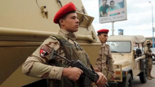 Бетонни блокове поставени от Египет след бомбардировките по границата му