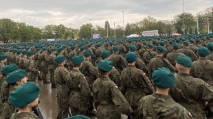 Във Варшава вчера положиха клетва 1800 нови кадети с което