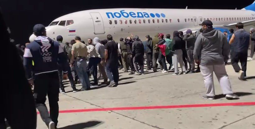 Летището в Махачкала, столицата на руската република Дагестан, беше временно