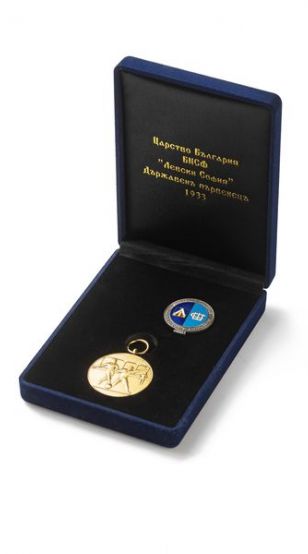 Сдружение "Сини сърца" с уникален експонат за всеки фен - пуска първите медали на "Левски"