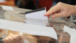 До днес избирателите български граждани с регистрирани постоянен и настоящ