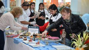 Ученици и професионални готвачи мерят сили на фестивала „Да споделим Никулден”
