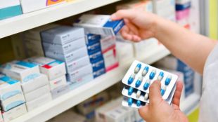 Хинков обвини търговците на едро за липсващи медикаментиВъзрастните лекари ще