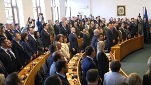 Градският парламент се събира за гласуванеТърсят се 31 гласаНов опит