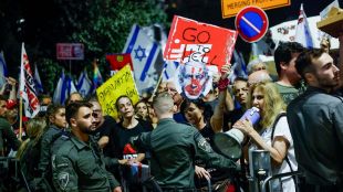 Хиляди настояват за премиерската оставка Затвор сега скандираше тълпатаИзраелски министър