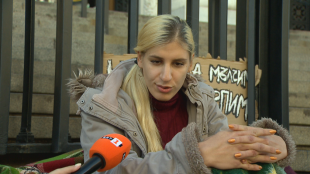 Повече от 40 часа Габриела Банкова гладува Прекарва нощите си